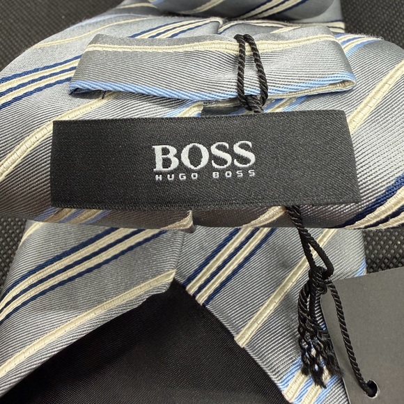 Hugo Boss 100% Silk Tie Gray Blue Striped Made in Italy NWT $95 - Picture 6 of 12